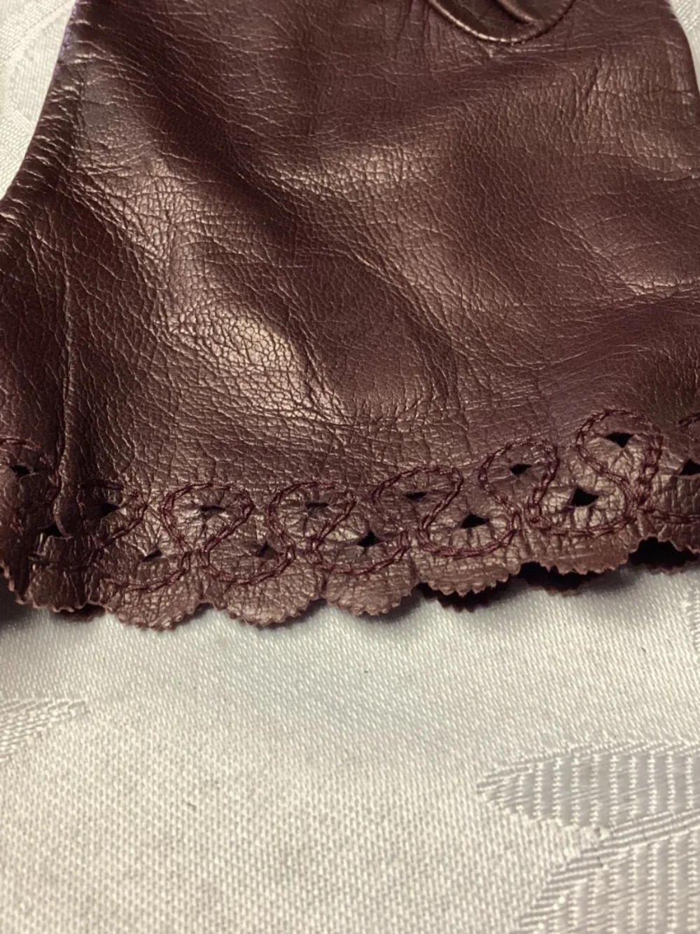Table cut new vintage gloves never worn